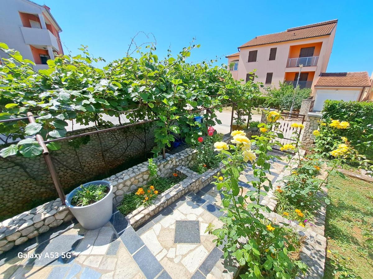 Апартаменты Aparments Orange & Blue Фажана Экстерьер фото